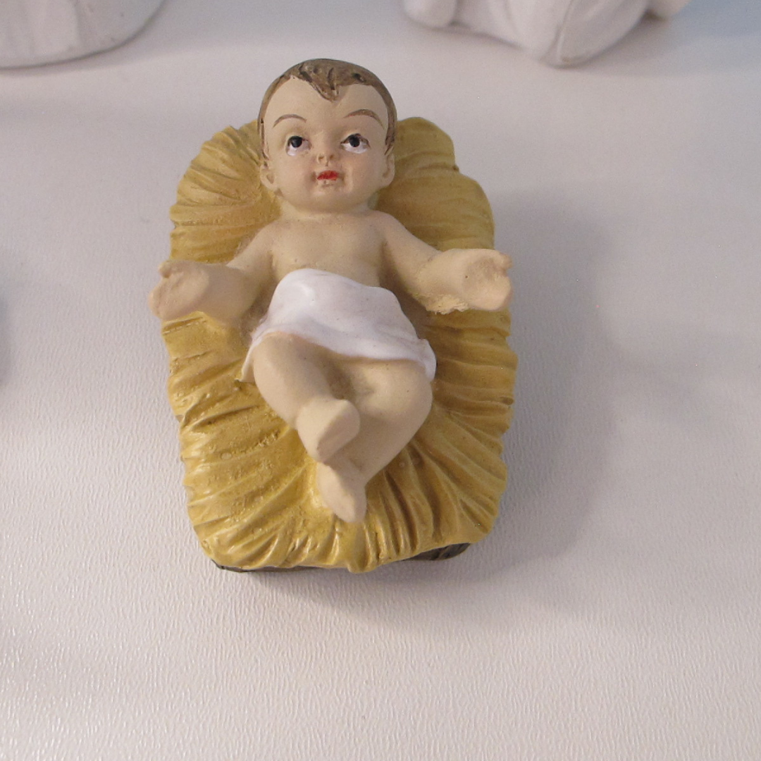 White and Gold Nativity Set – 9 Pieces - Christmas Decor