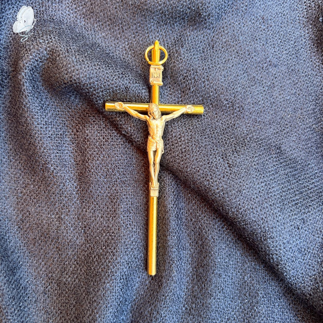 Gold Crucifix with Silver Body – Elegant Wall-Mounted Cross